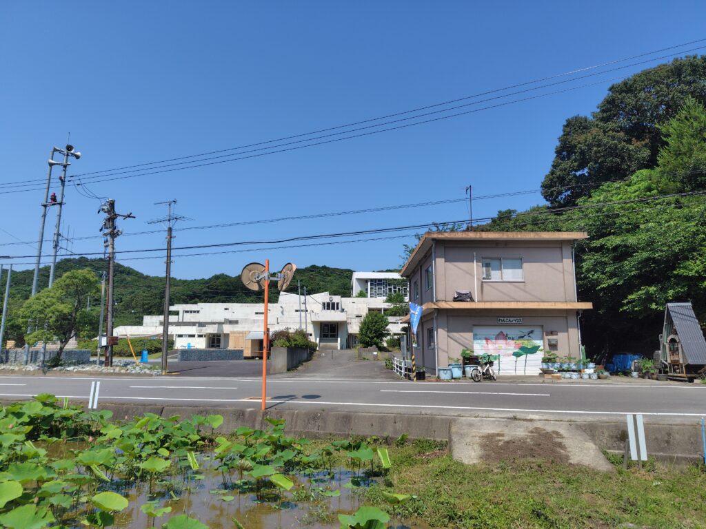 tonaru島田（旧島田小学校）とれんこんハウス